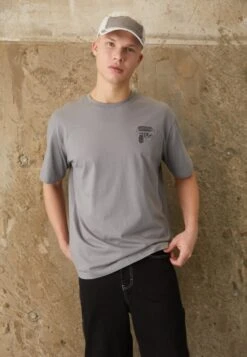 Fila Brovo Oversized Tee - Camiseta Básica - Night Owl