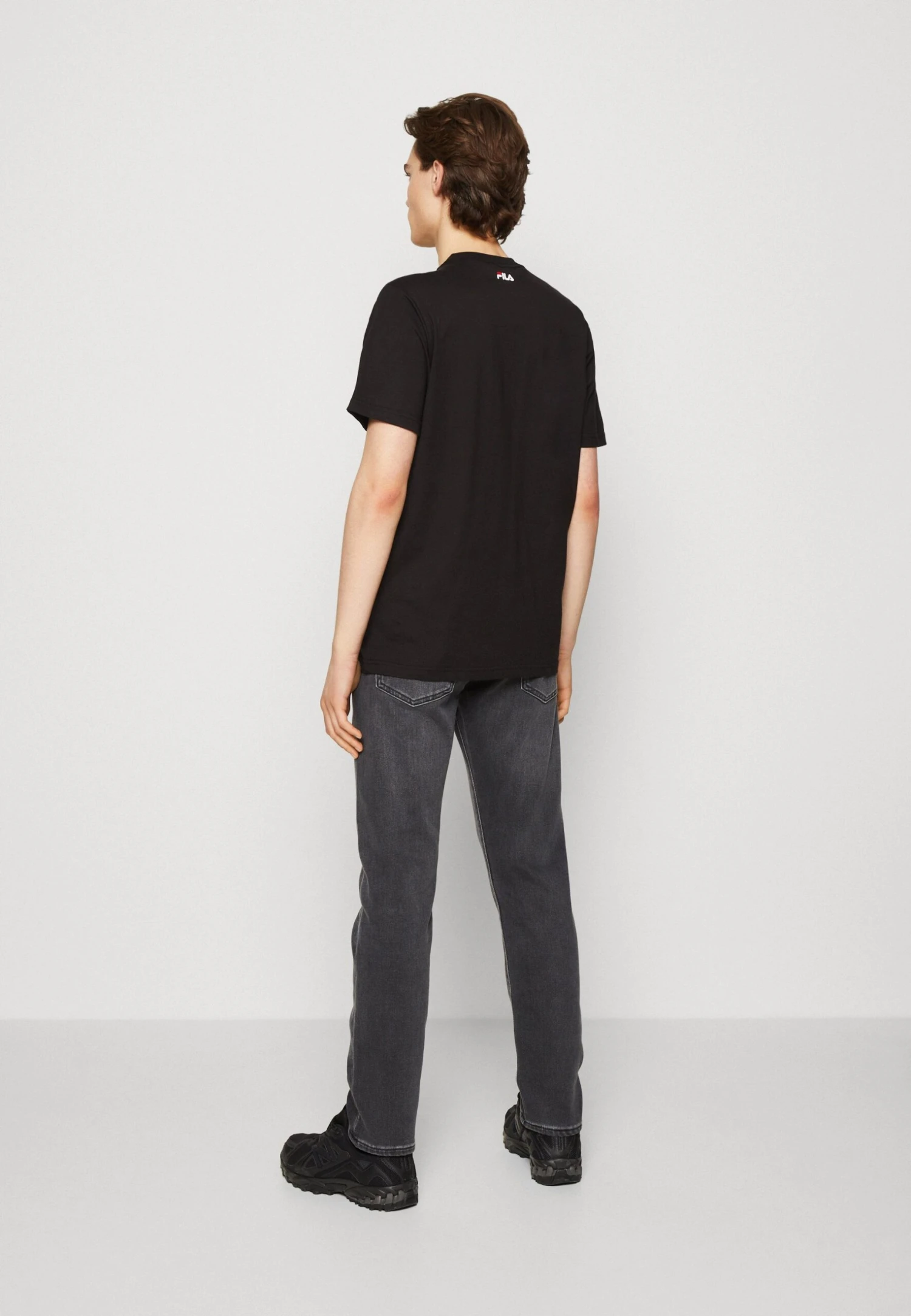 Fila Bellano Tee Unisex - Camiseta Estampada - Black - Imagen 3