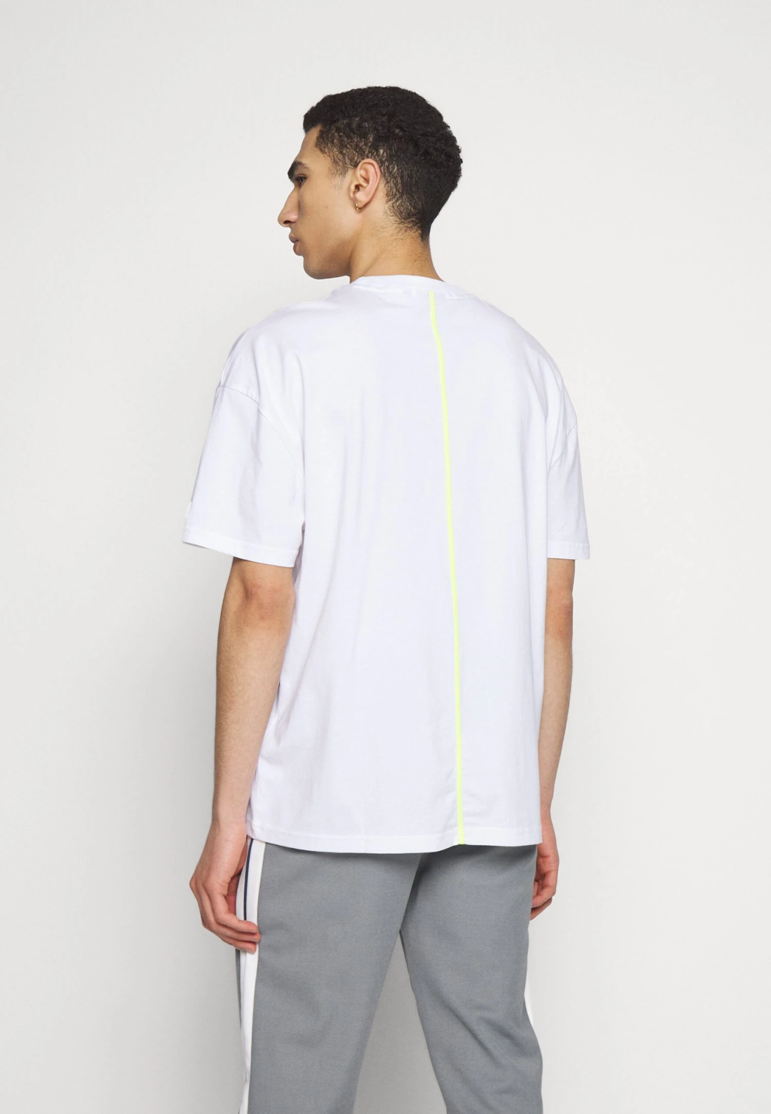 Fila Vr46 Oversized Tee - Camiseta Estampada - Bright White - Imagen 4