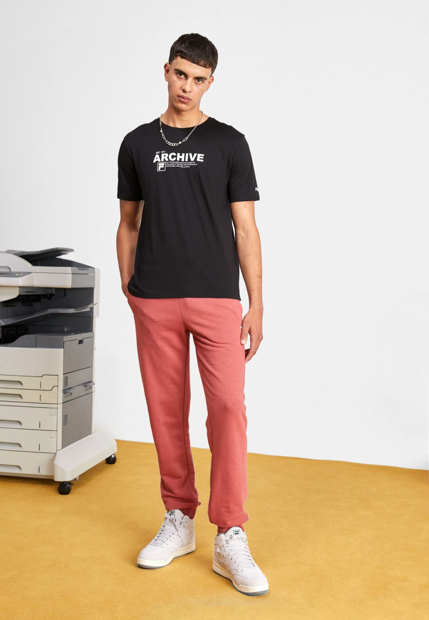 Fila Burbach Tee - Camiseta Estampada - Black - Imagen 2