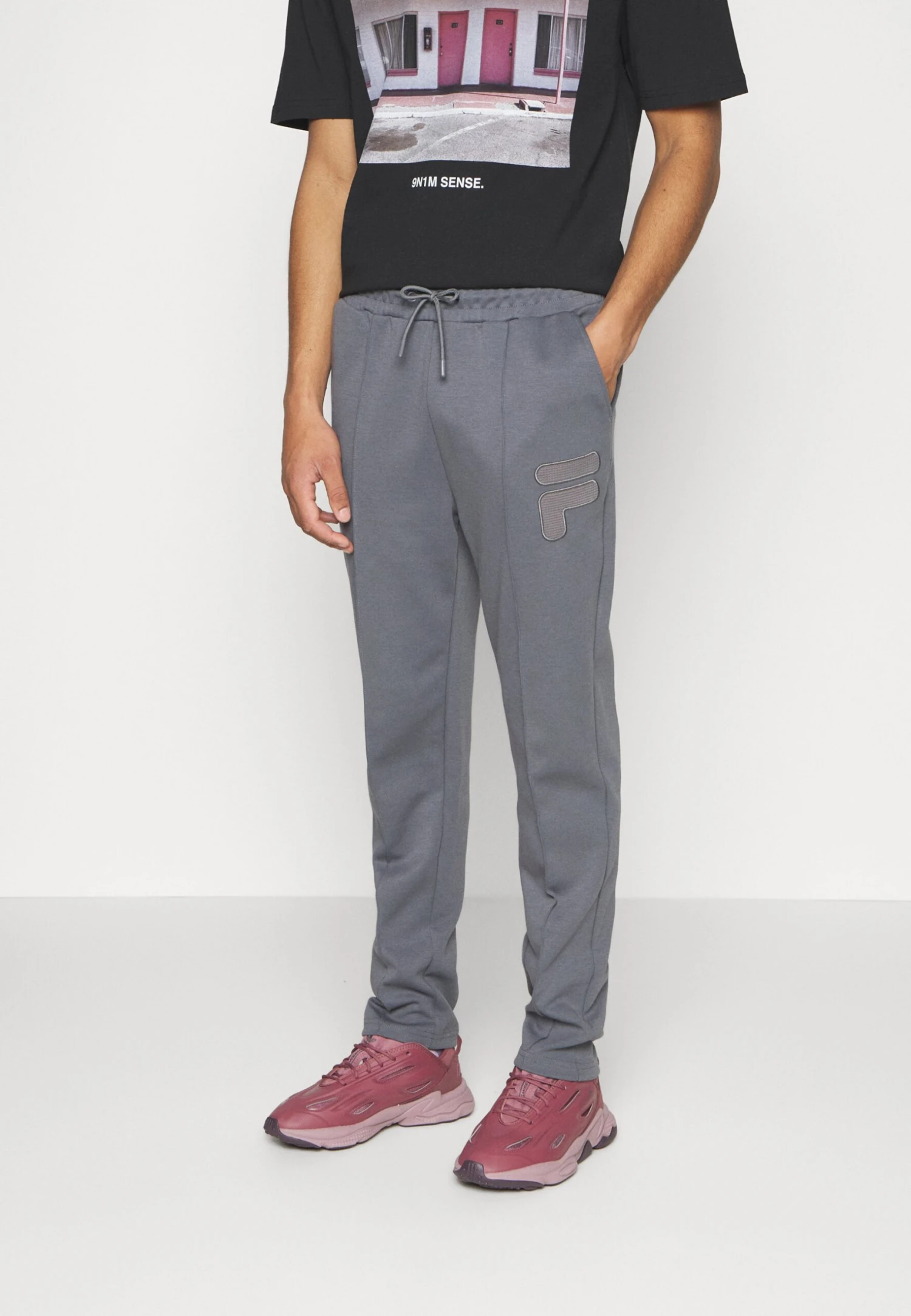 Fila Costa Pants - Pantalones Deportivos - Iron Gate - Imagen 3