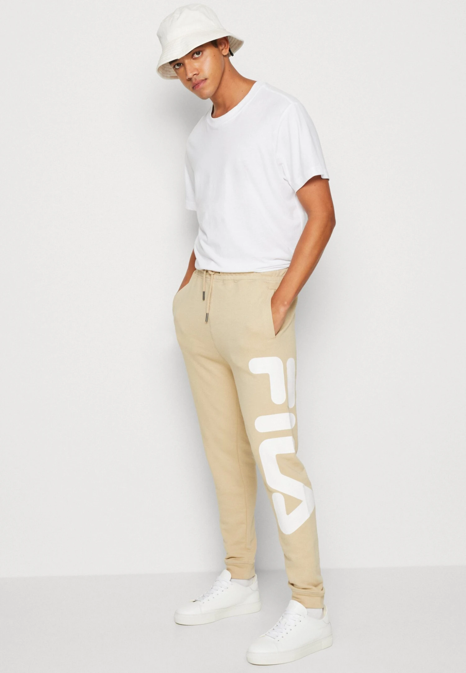 Fila Bronte Pants Unisex - Pantalones Deportivos - Fields Of Rye - Imagen 4