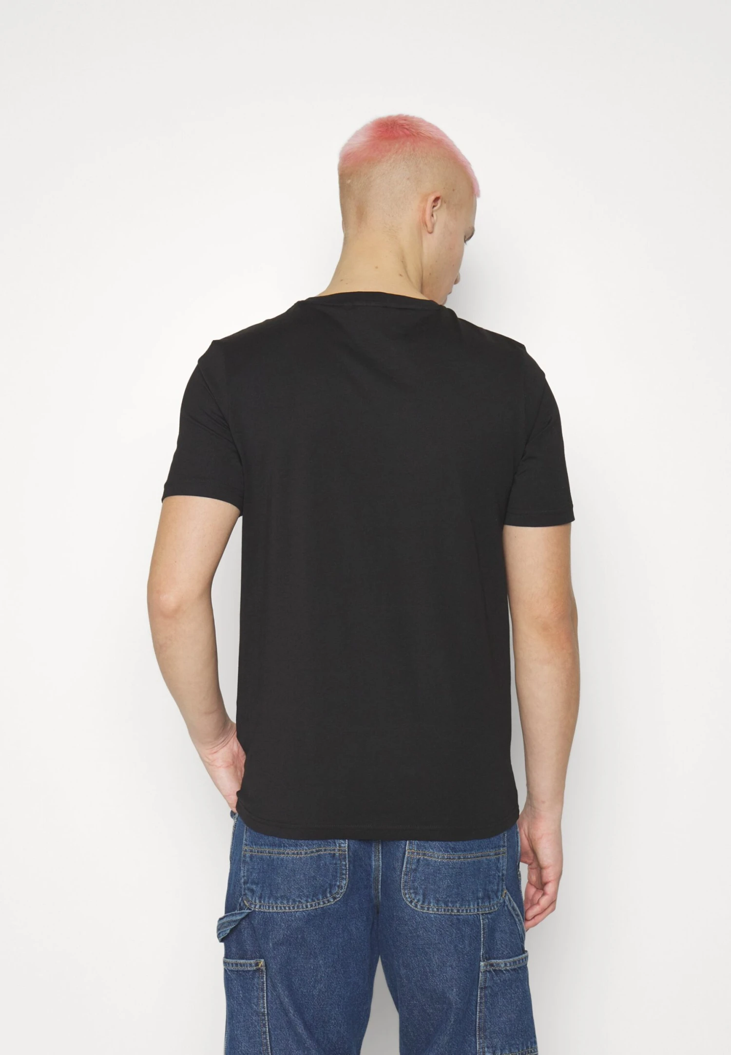 Fila Blunk Regular Graphic Tee - Camiseta Estampada - Black - Imagen 4