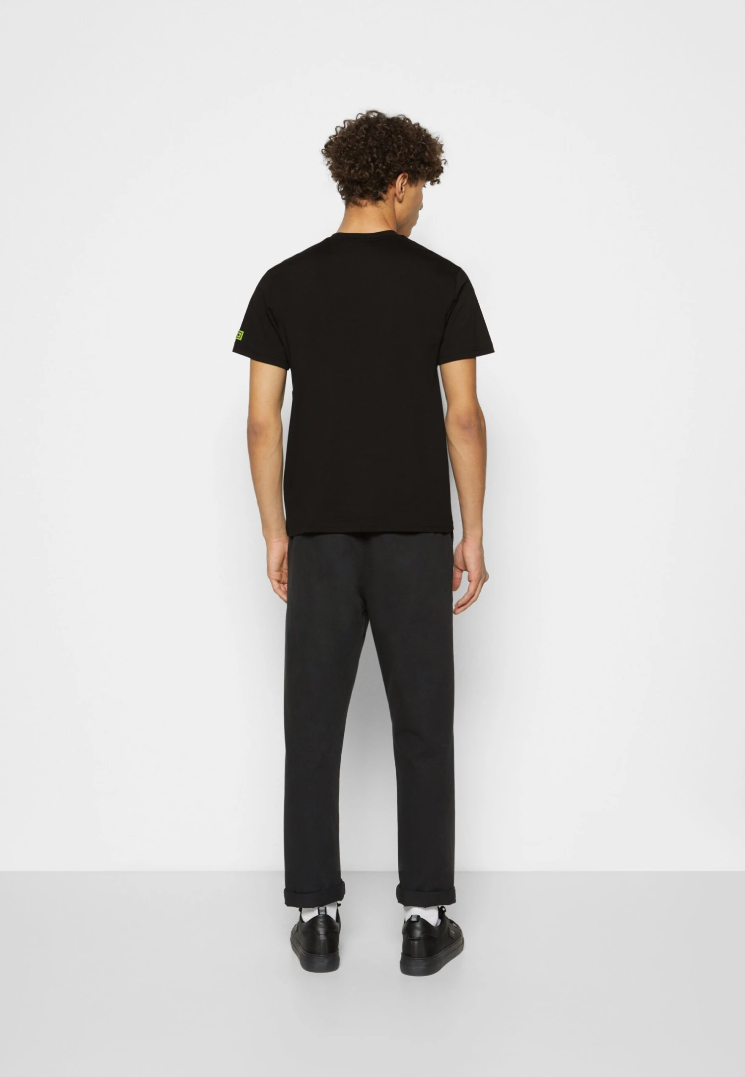 Fila Small Logo Tee - Camiseta Básica - Black - Imagen 4