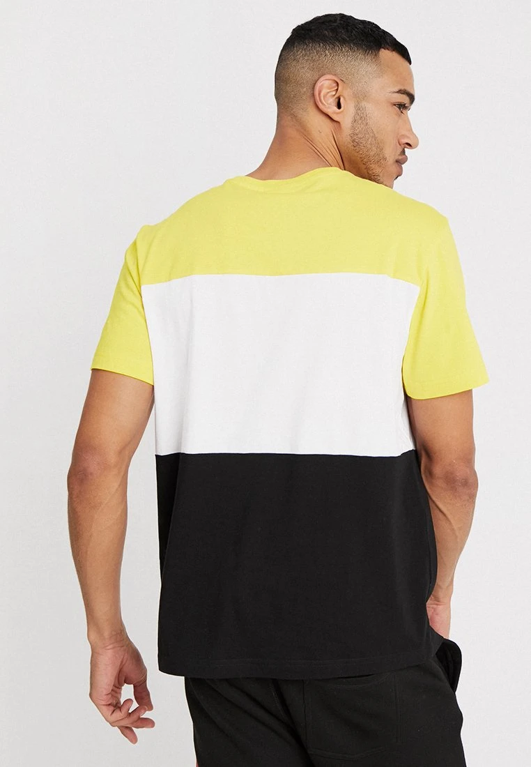 Fila Day Tee - Camiseta Estampada - Black Empire Yellow Bright White - Imagen 3