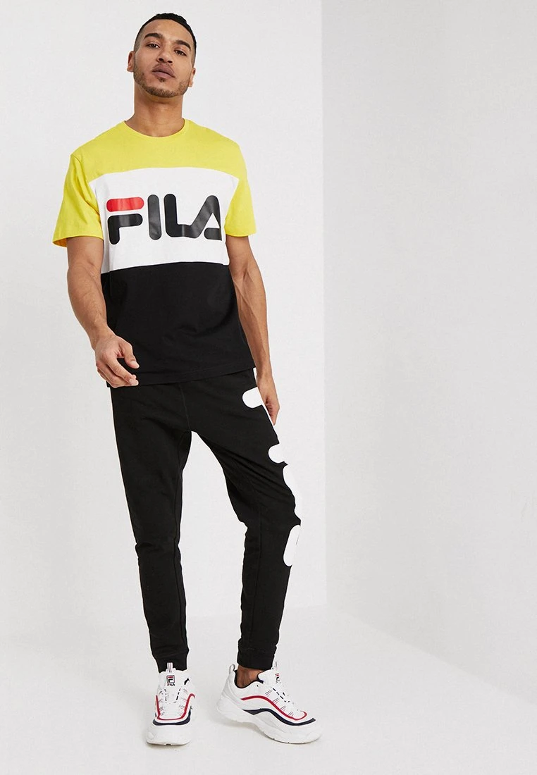 Fila Day Tee - Camiseta Estampada - Black Empire Yellow Bright White - Imagen 2